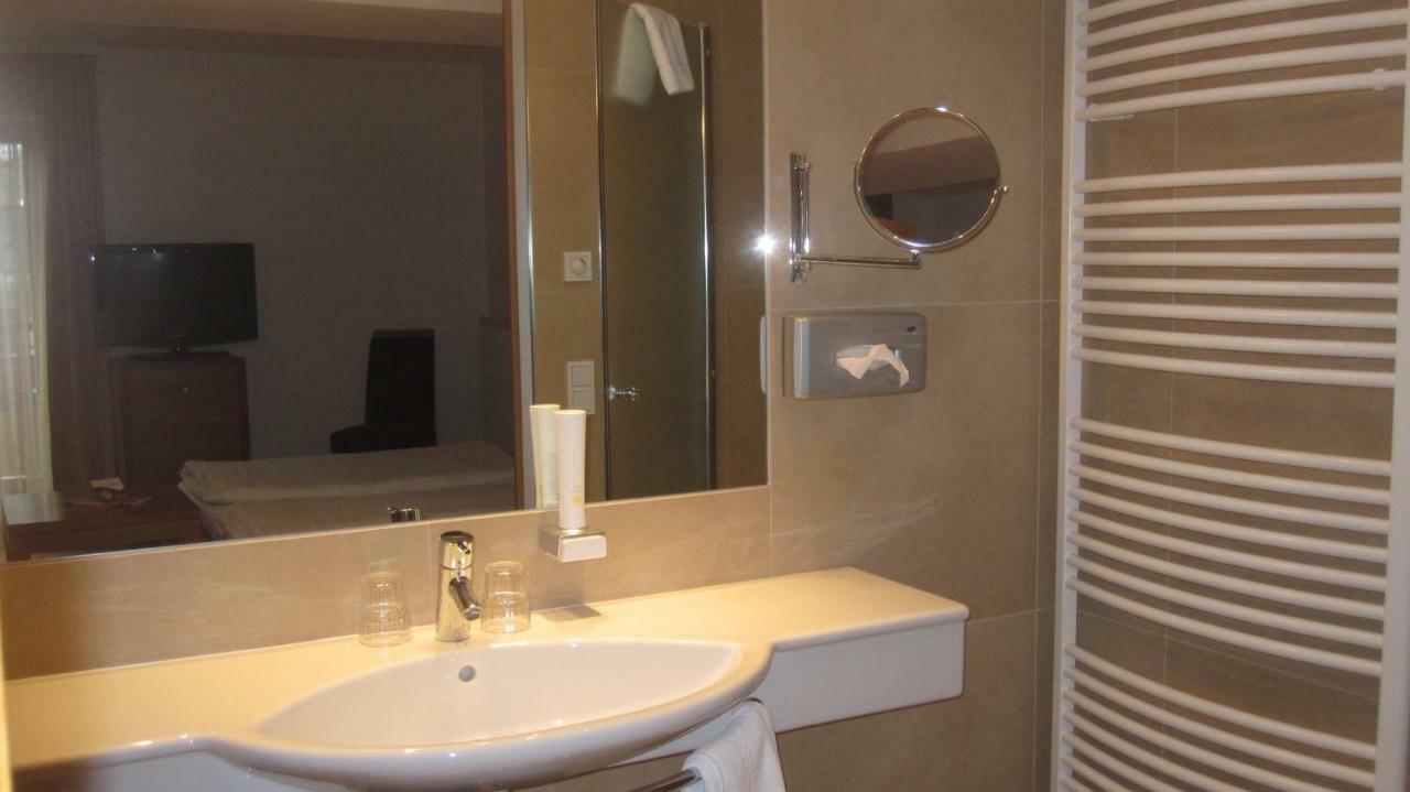 Hotel Badhaus Zell am See Habitación foto